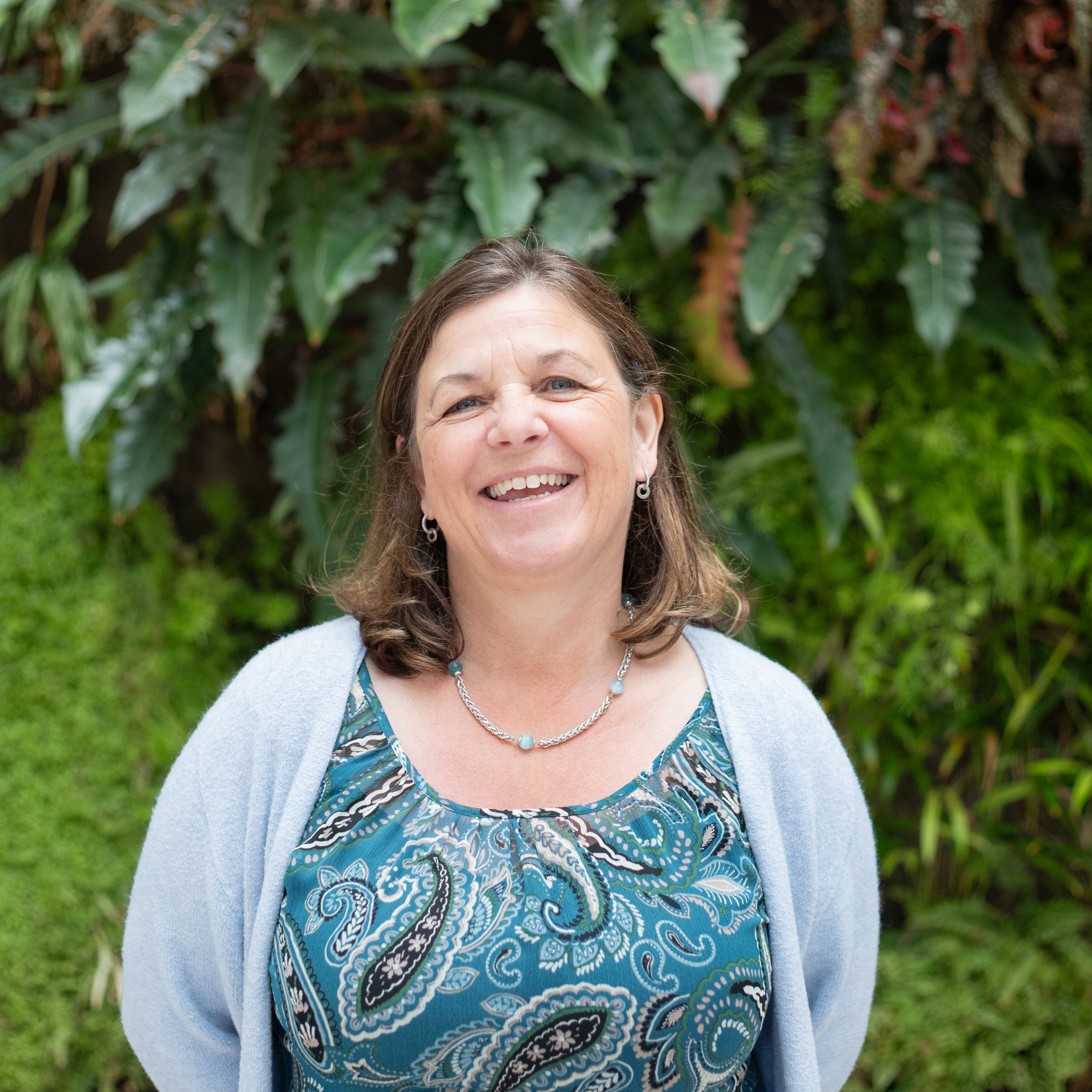 Lesley Favager